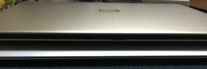 XPS13とMacBook Air13の薄さ比較（正面）