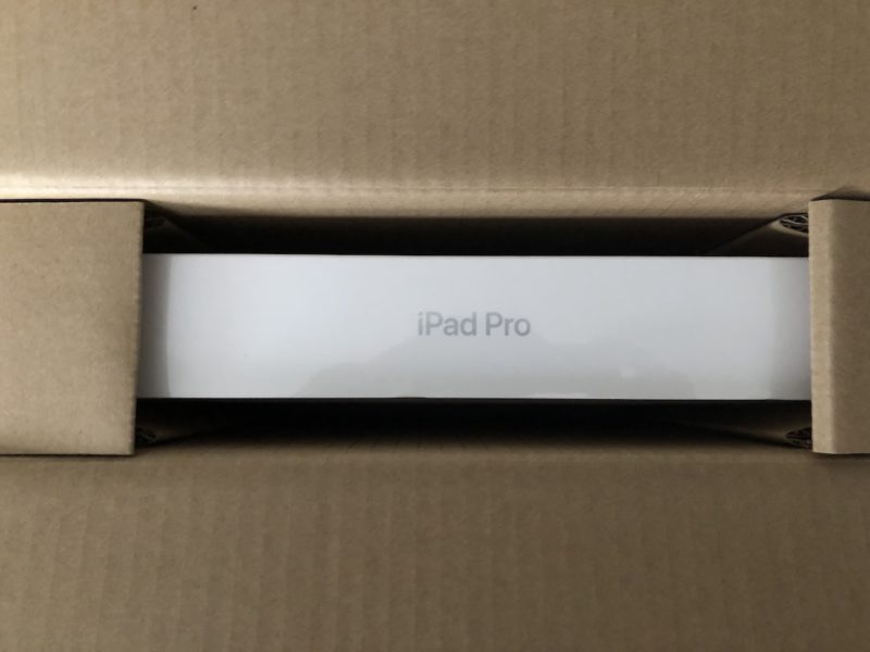 iPad Pro宅配箱の中身